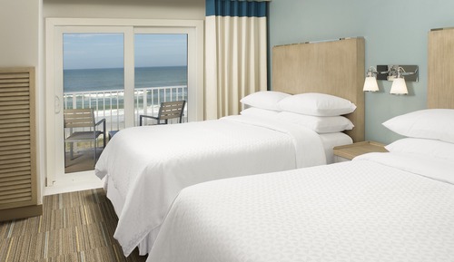 Suite, varias camas, balcón (Mobility Accessible, Tub)