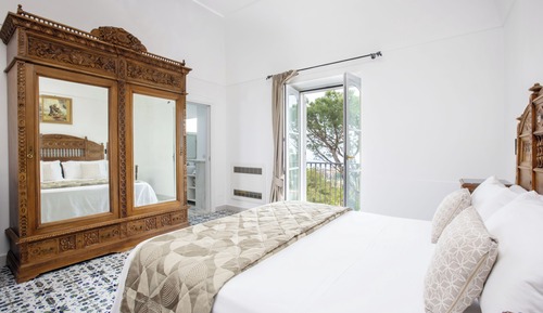 Suite, bañera de hidromasaje, vistas al mar