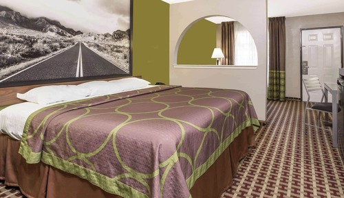 Suite Deluxe, 1 cama de matrimonio grande, fumadores, bañera de hidromasaje (Pet-Friendly)