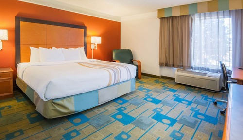 Habitación, 1 cama de matrimonio grande, no fumadores (Bathtub w/ Grab Bars)