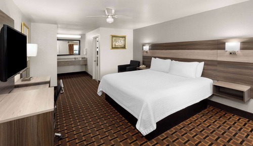 Habitación, 1 cama de matrimonio grande, no fumadores (First Floor)