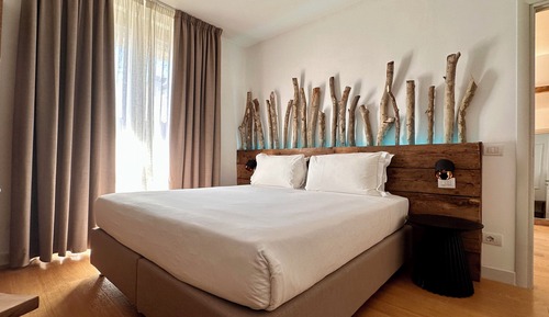 Annex Building Deluxe Apartment (100 meters)