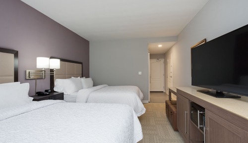 Habitación, 2 camas de matrimonio, accesible para personas con discapacidad (Mobility & Hearing)