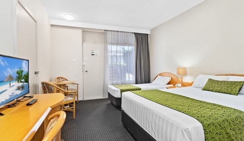 Habitación triple (1 Queen, 1 Single)