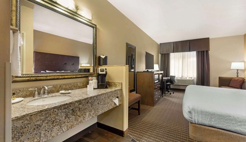 Suite, 1 cama de matrimonio grande, no fumadores, frigorífico y microondas (with Sofabed)