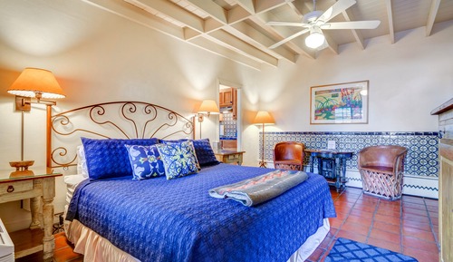 Habitación, 1 cama de matrimonio grande, cocina básica