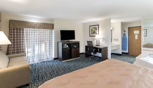 Suite, 1 cama de matrimonio grande, no fumadores, bañera de hidromasaje (Balcony View)