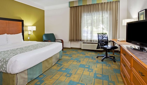 Habitación, 1 cama de matrimonio grande, no fumadores (Mobility/Hearing/Roll-In Shower)