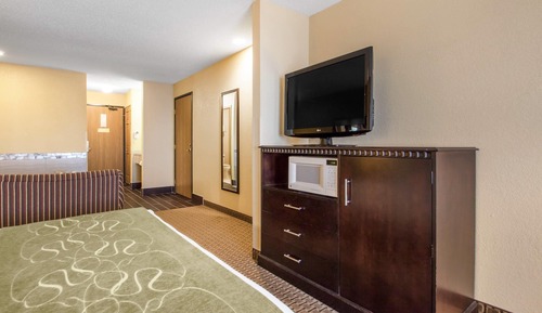 Suite, varias camas, no fumadores, bañera de hidromasaje (2 Queen, 2 Person Sofa Bed)