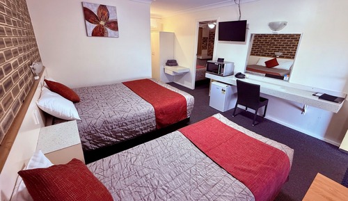 Habitación básica con 2 camas individuales