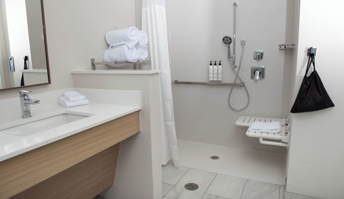 Habitación, 2 camas de matrimonio, frente a la playa (Mobility/Hearing Accessible, Tub)