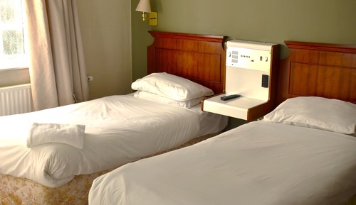 Habitación con 2 camas individuales, 1 cama individual