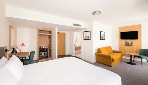 Habitación Premium, 1 cama de matrimonio grande con sofá cama (Single Sofa)