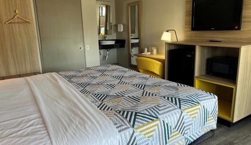 Habitación, 1 cama de matrimonio grande, accesible en silla de ruedas (Bathtub W/grab Bars)