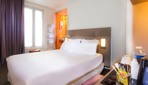 Villa cosi room annex building, stair access only