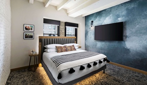 Habitación, 1 cama de matrimonio grande, vistas a la ciudad (Urban, Mobility, Bathtub)