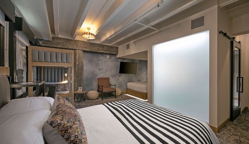 Estudio, varias camas