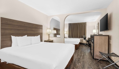 Habitación, varias camas