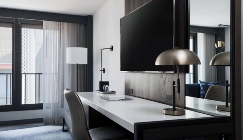 Habitación Club, 1 cama de matrimonio grande (Mobility/Hearing Accessible, Tub)