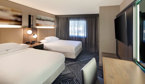 Suite, 2 camas de matrimonio, accesible para personas con discapacidad (Mobility, Bathtub)