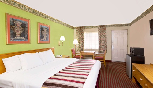 Habitación, varias camas, accesible para personas con discapacidad (Bathtub w/ Grab Bars)