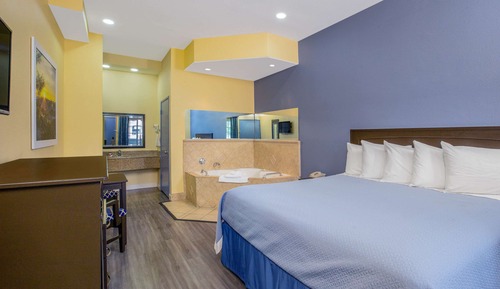 Suite, 1 cama de matrimonio grande, bañera de hidromasaje