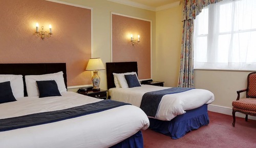 Habitación triple, vistas al mar