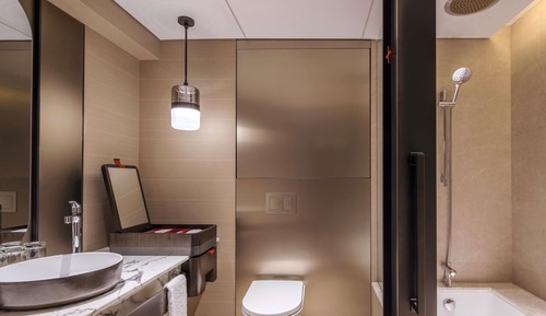 Swiss Prestige Marina Bay, 1 King, High Floor, Balcony, Marina Bay View