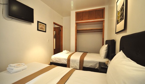 Shared Bathroom Economy Suite