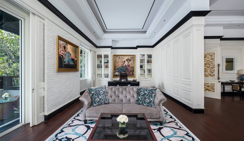 Villa, Acceso al salón del club (Classica)