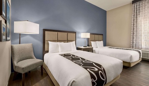 Habitación, 2 camas de matrimonio, accesible para personas con discapacidad, no fumadores (Mobility)