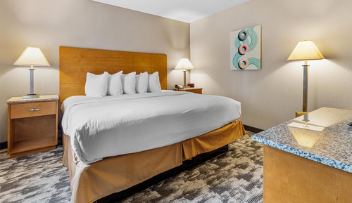 Habitación estándar, varias camas, frigorífico y microondas (1 king and 2 queen beds)