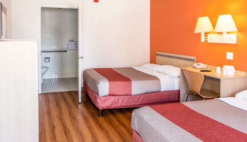 Habitación estándar, 2 camas de matrimonio, accesible para personas con discapacidad, no fumadores