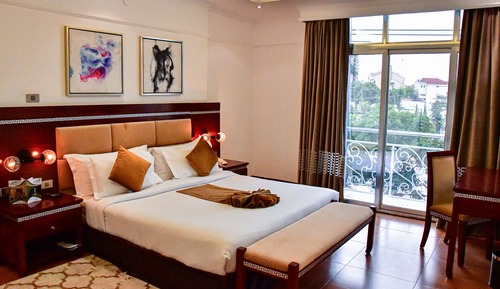 Suite ejecutiva, 1 cama de matrimonio grande, balcón, vistas a la ciudad