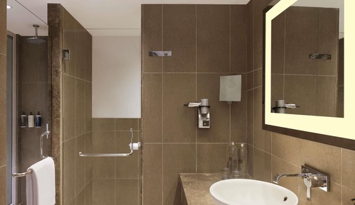 Suite junior (Lounge Access, 2 way airport transfer)