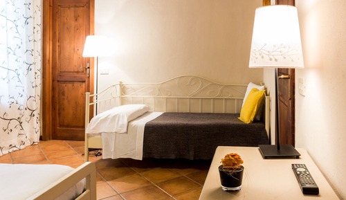 Habitación triple, vistas al jardín