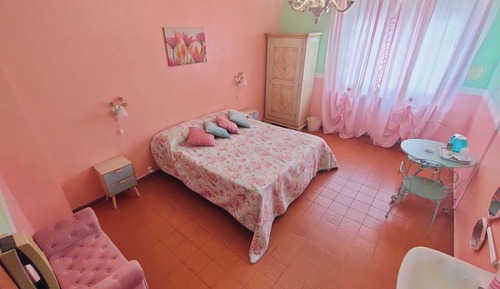 Habitación con 1 cama doble o 2 individuales, baño compartido