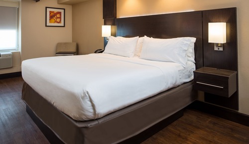 Suite, 1 cama de matrimonio grande, bañera accesible, no fumadores (Communications, Accessible Tub)