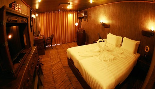 Deluxe Room with Balcony City View