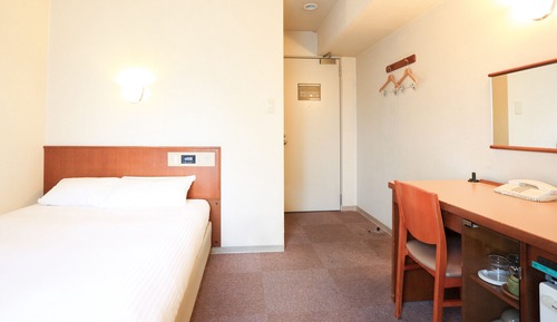 Double Room, Smoking