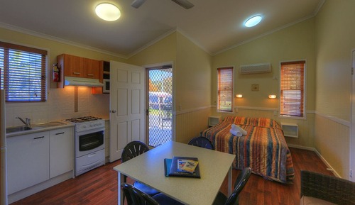 Habitación estándar, no fumadores, cocina básica (Queen Duplex)