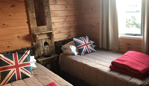 Villa panorámica, 2 habitaciones, cocina básica, vistas al mar