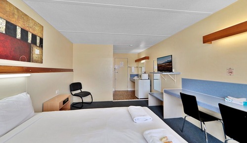 Upstairs Economy Queen Room