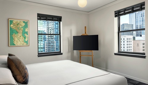 Habitación, 1 cama de matrimonio grande, bañera accesible, vistas a la ciudad (Mobility)