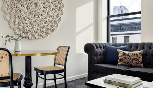 Suite, 1 cama de matrimonio grande, bañera accesible (Mobility, Roll-In Shower)