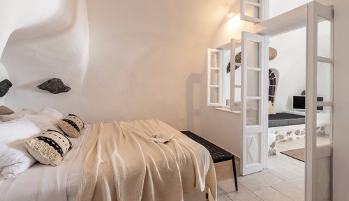 Cave Suite with Outdoor Hot Tub - Annex Building