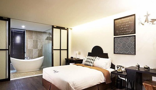 Habitación Deluxe doble (bigger than most rooms in seoul)