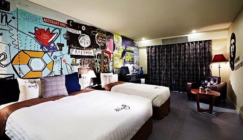 Customized Suite Twin (bigger than most rooms in seoul)