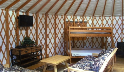Habitación (Yurt, Pets OK, Linens Available)