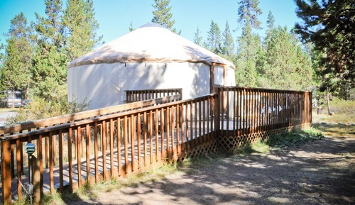 Habitación (Yurt, No Pets, Linens Available)
